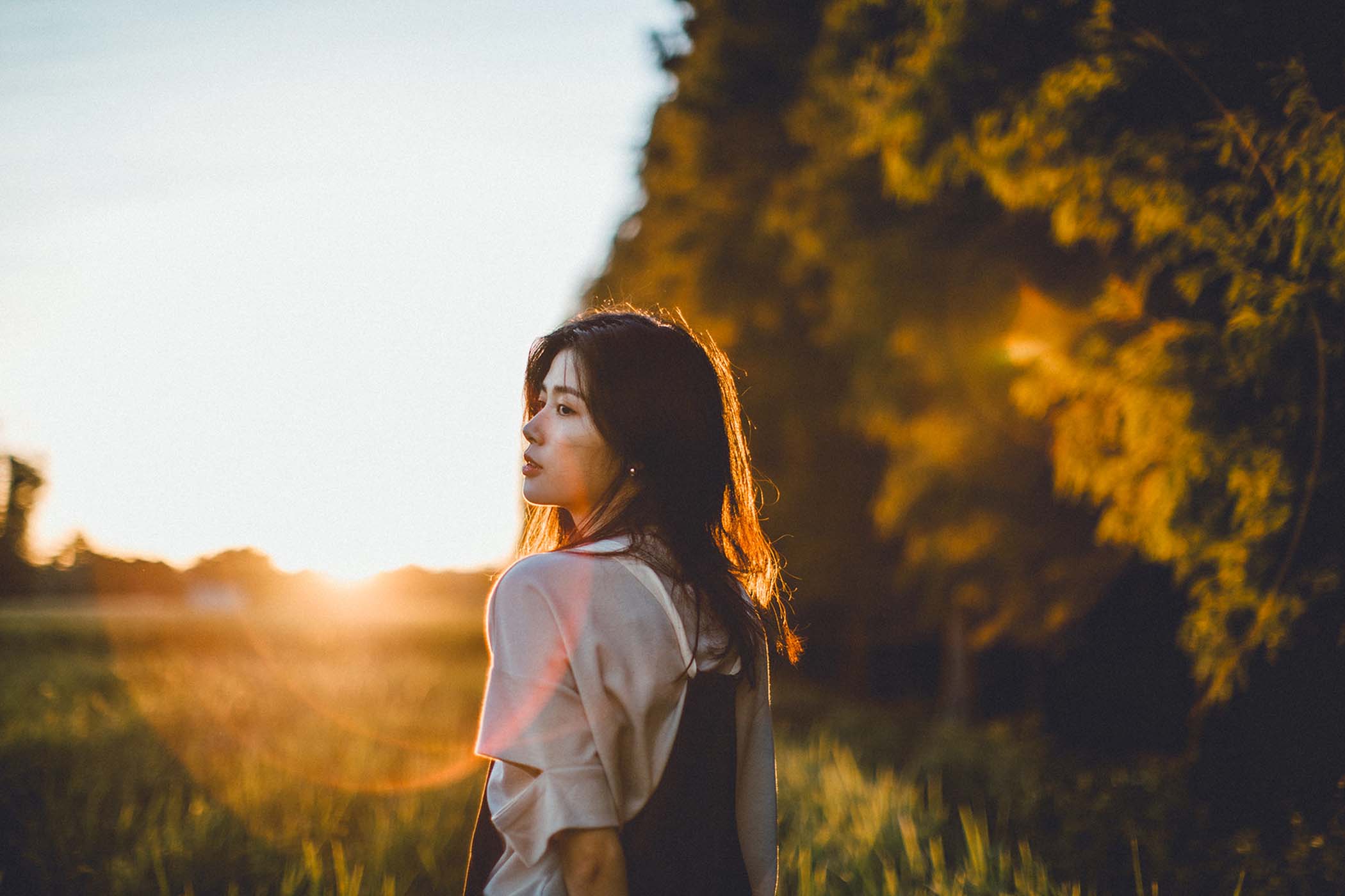 portrait-of-an-asia-girl-in-summer-6JKZ4SX.jpg